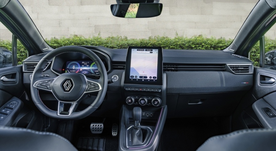 Bursa OYAK Renault fabrikalarında üretilen Renault Clio Türkiye'de satışa çıktı