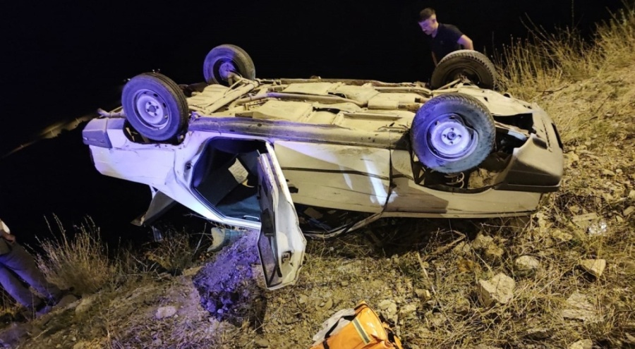 Otomobil şarampole devrildi! 3 yaralı