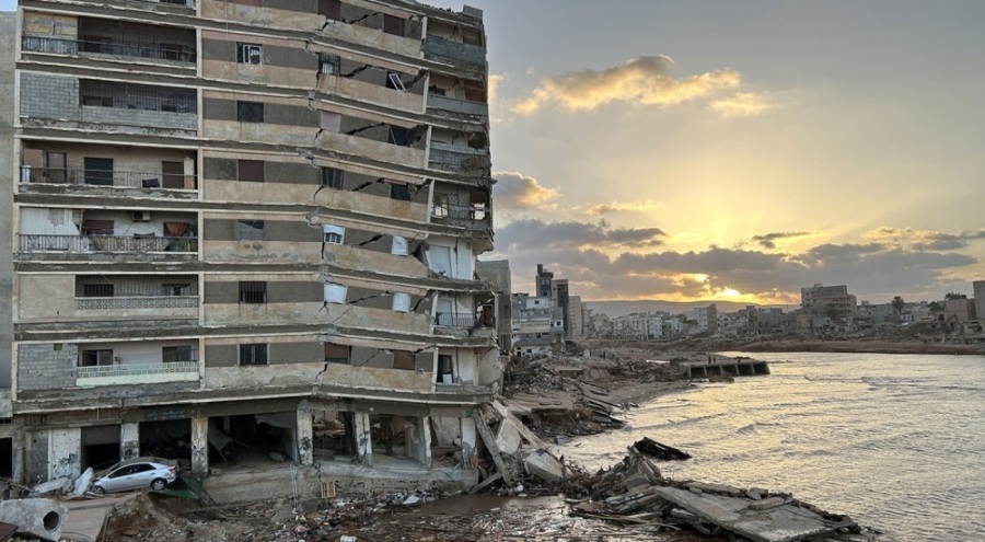 Libya'daki Derne'de, afet alanının etrafına çit çekiliyor