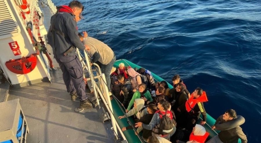 Ayvacık açıklarında 37 kaçak göçmen yakalandı