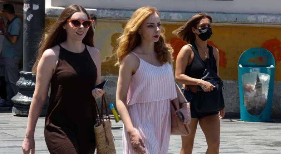 Eris varyantı Türkiye'de, maskeli günler geri mi dönüyor?