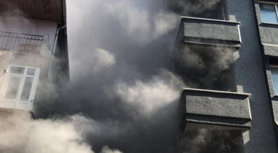İstanbul'da 5 katlı apartmanda yangın çıktı!