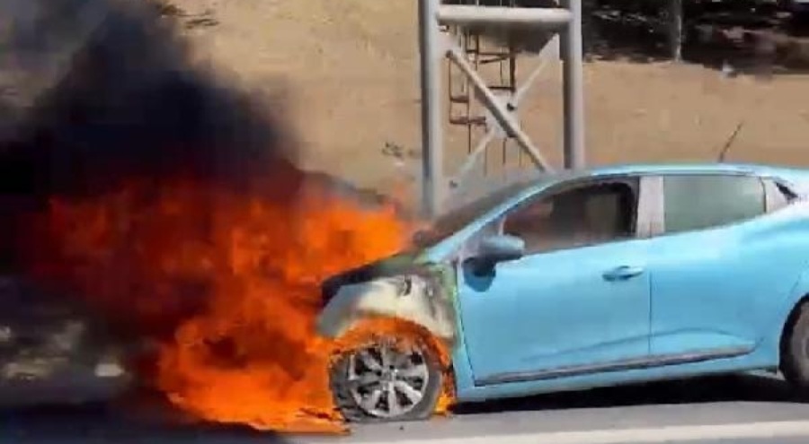 TEM Otoyolu'nda otomobil cayır cayır yandı!