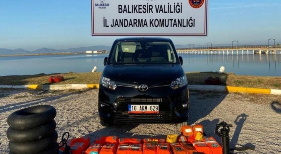 Ayvalık'ta 3 organizatör ve 58 düzensiz göçmen yakalandı
