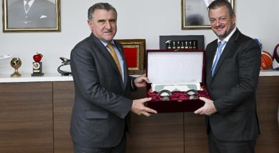 Gençlik ve Spor Bakanı Bak, IPC Başkanı Andrew Parsons ile görüştü