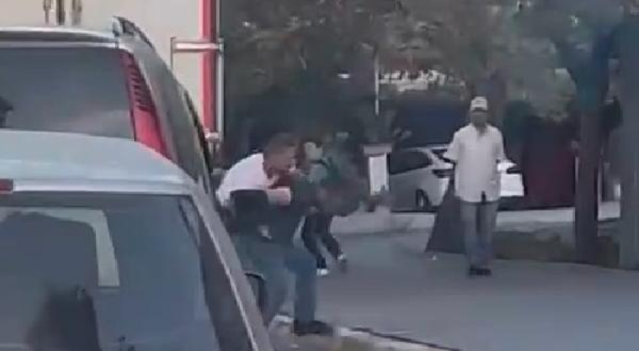 Esenyurt'ta trafikte tekmeli yumruklu kavga!