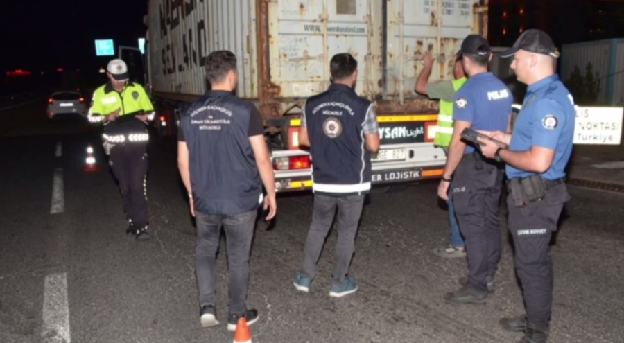 Bakan duyurdu! 26 göçmen kaçakçısı yakalandı