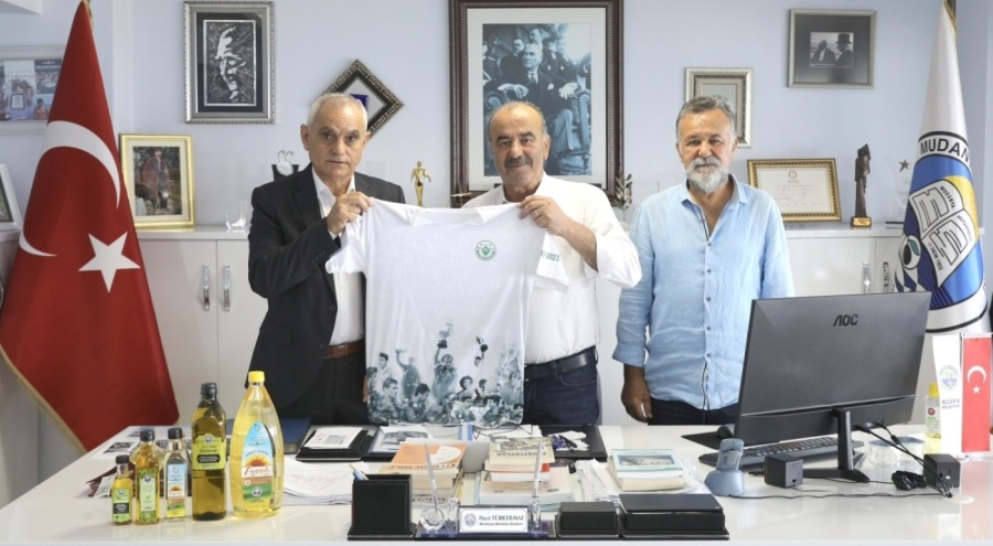Bursaspor Başkanı Günay, Mudanya Belediye Başkanı Türkyılmaz'ı ziyaret etti