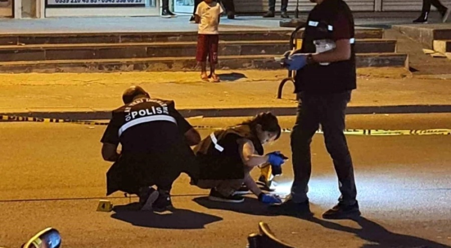 Ev yemekleri yapan kadın işyerinin önünde bir kadın tarafından vuruldu!