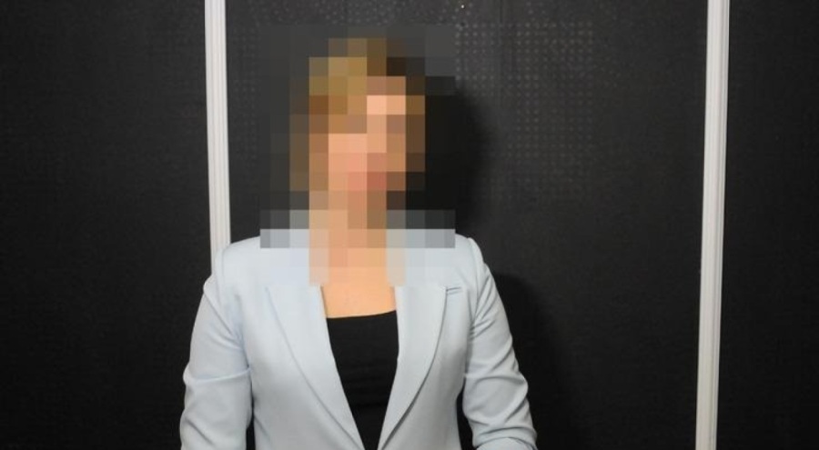 Vesikalık çektirmeye gitti, fotoğrafçı kadına kabusu yaşattı!