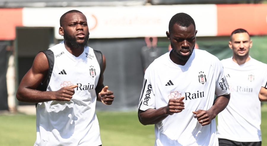 Beşiktaş'ta Aboubakar takımdan ayrı düz koşu yaptı