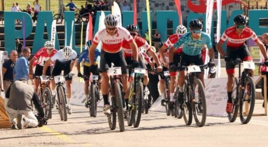 Milli bisikletçiler, Palandöken'de olimpiyat kotası için pedal çevirdiler