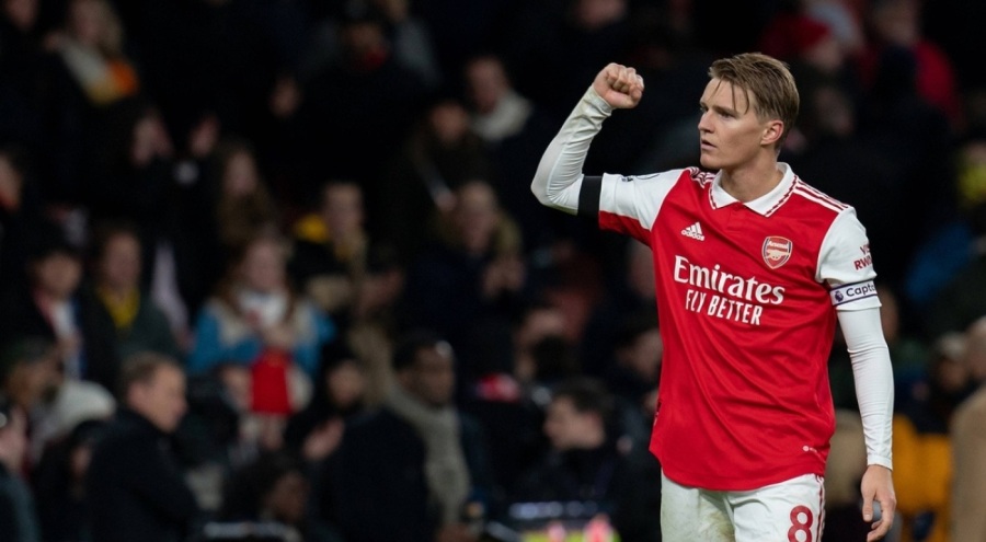 Arsenal kaptanı Odegaard ile sözleşme uzattı