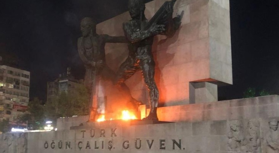 Ankara'da bir kişi Güvenpark'taki anıtı yaktı!