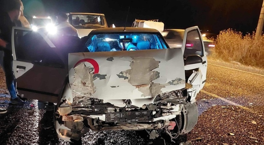 İki otomobilin çarpışması sonucu gerçekleşen kazada baba ile oğlunu ölüm ayırdı