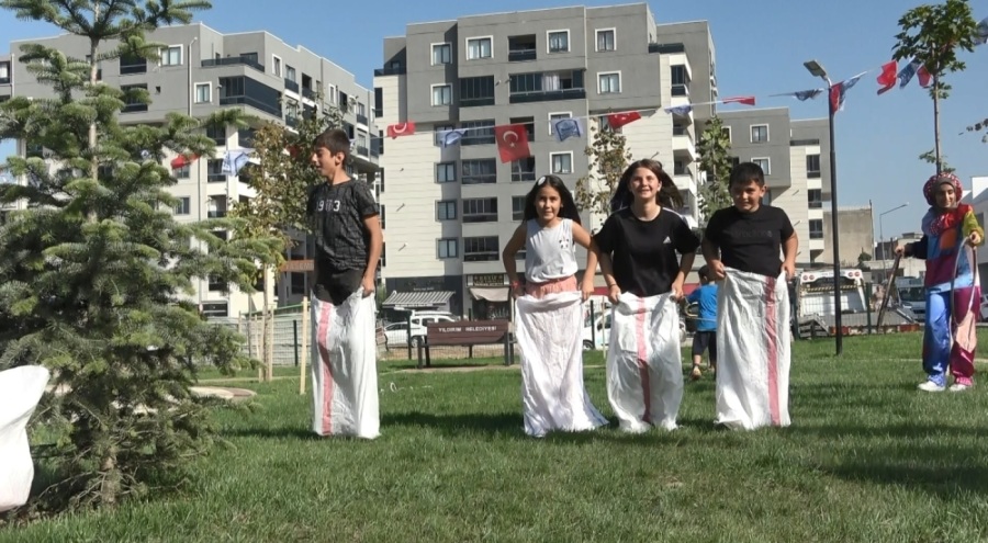 Yıldırım'da Ayçiçeği Çocuk Parkı hizmete açıldı