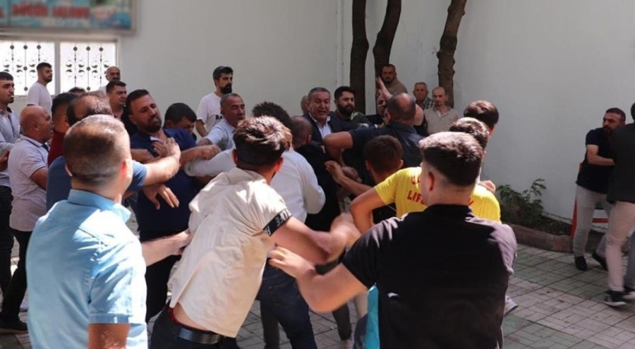 CHP il kongresinde ortalık karıştı! Çok sayıda gözaltı