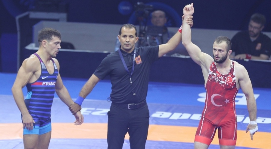 Milli güreşçi Enes Başar, dünya üçüncüsü oldu