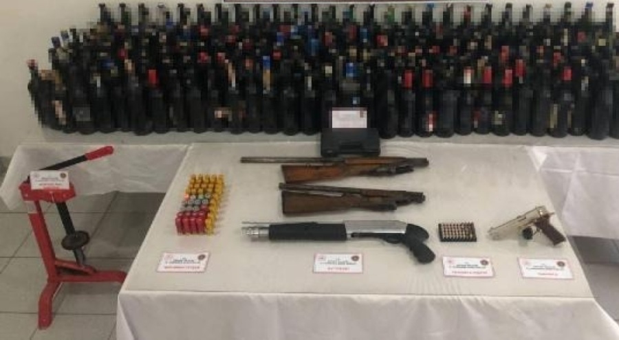 Edirne'de litrelerce sahte içki ele geçirildi