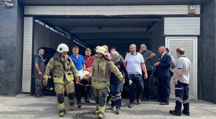 Vatandaşların olduğu iş yeri asansörü düştü!