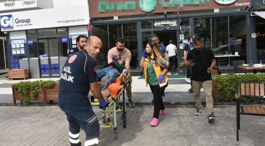 İzmir'de adliye önünde çatışma: Ölü ve yaralılar var