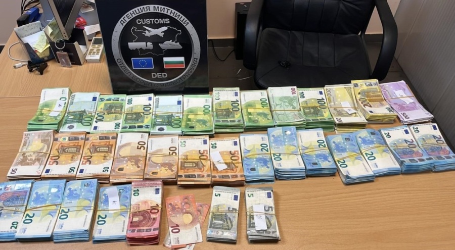 Bulgaristan-Türkiye sınırında yolcu otobüslerinde 74 bin euro nakit ele geçirildi