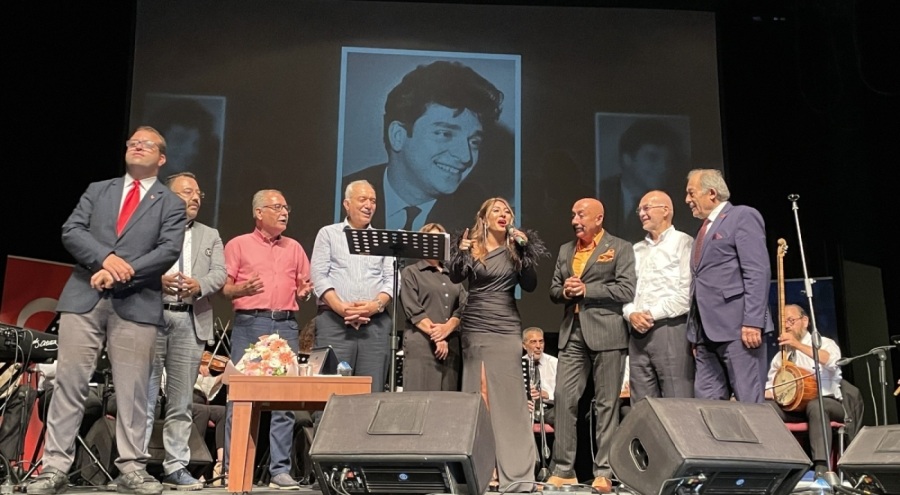 Bursa'da Sanat Güneşi, vefatının 27'inci yıl dönümünde şarkılarıyla anıldı