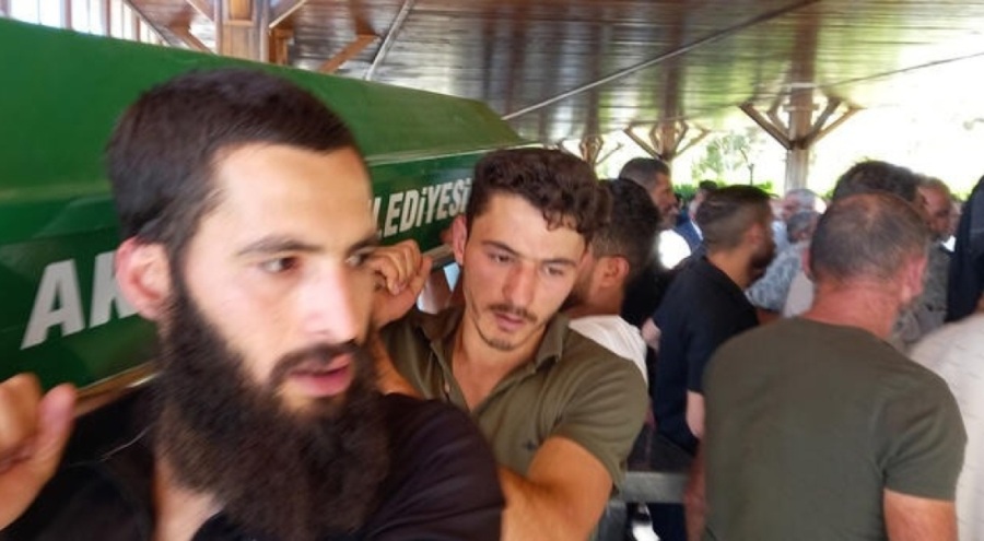 Saklandığı koltuğun altında cesedi bulunmuştu! 6 yaşındaki çocuk toprağa verildi