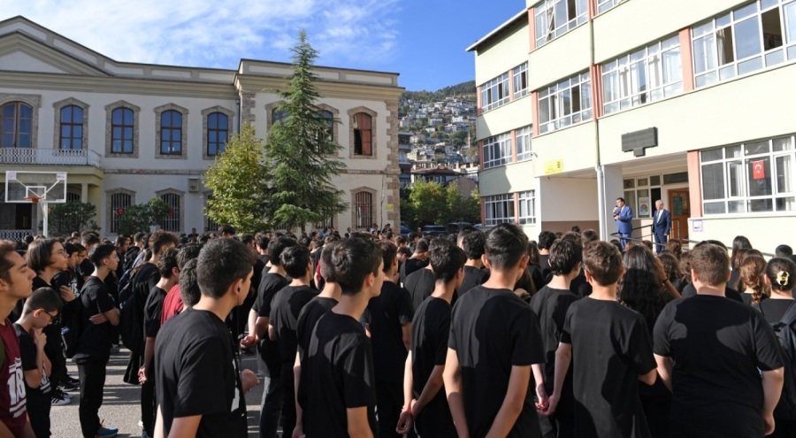 Bursa Osmangazi Belediye Başkanı'ndan 9 bin öğrenciye ziyaret
