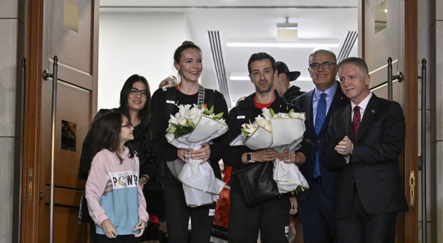 Dünya 1 numarası Filenin Sultanları yurda döndü