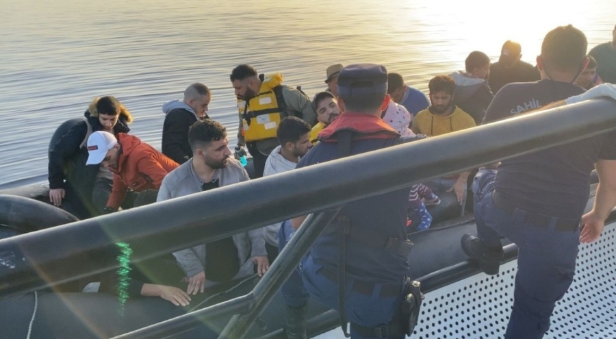 Ayvalık açıklarında düzensiz göçmen operasyonu! 180 kişi kurtarıldı