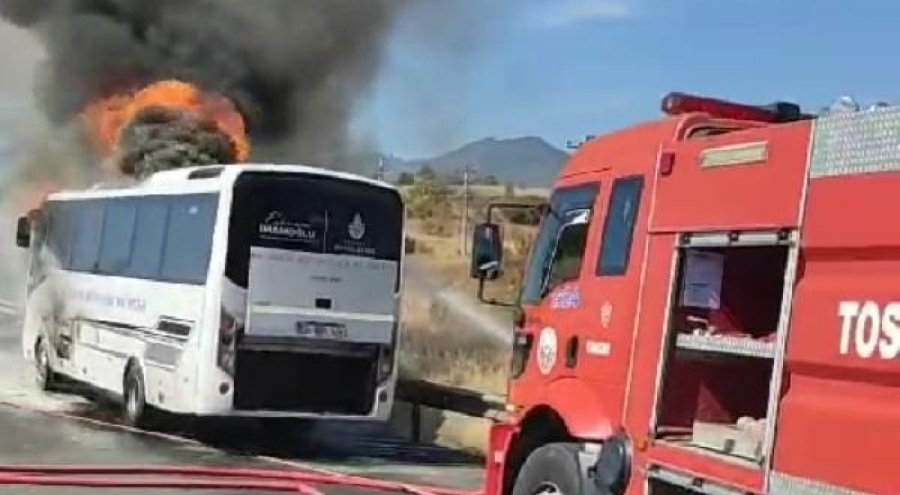 Kastamonu'da, İBB midibüsü alevlere teslim oldu