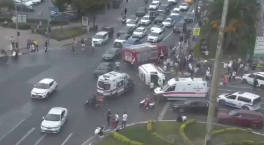 İstanbul'da ambulans kaza yaptı!