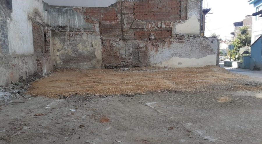 Bursa Osmangazi'de metruk bina yıkıldı
