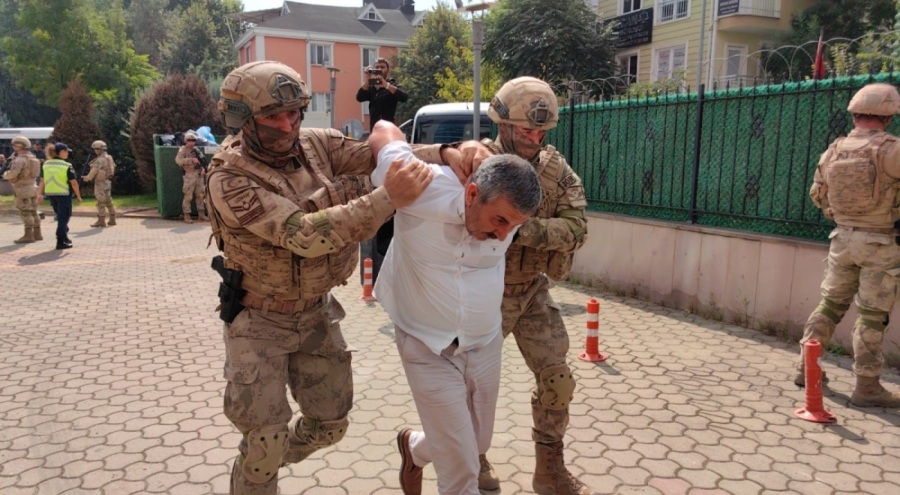 Bursa'da çökertilen Terkinler çetesi üyeleri adliyeye böyle getirildi