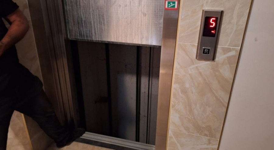 Ankara'da asansör boşluğuna düşen kız çocuğu hayatını kaybetti