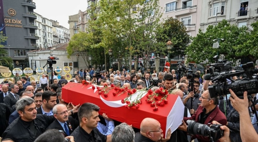 Hıfzı Topuz toprağa verildi