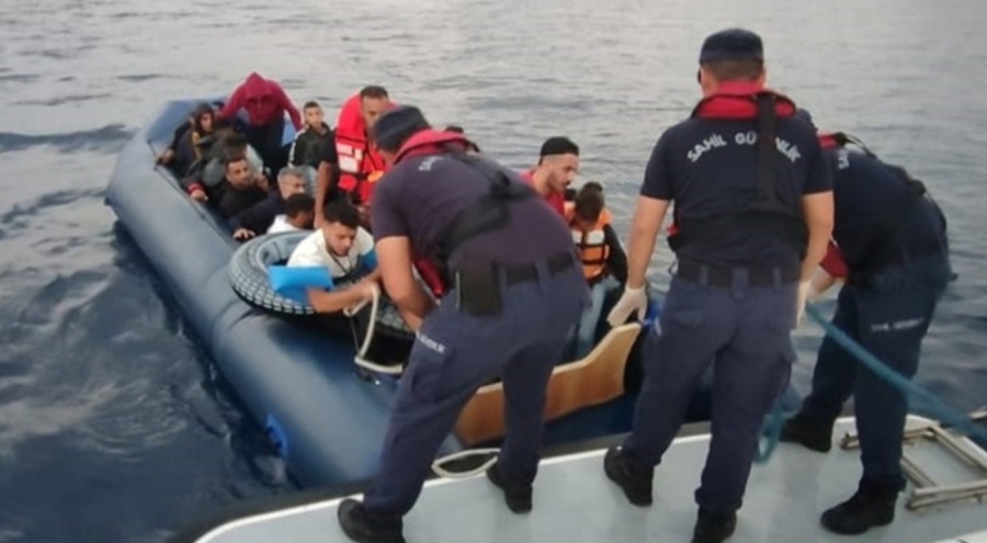 Datça'da 24 düzensiz göçmen kurtarıldı
