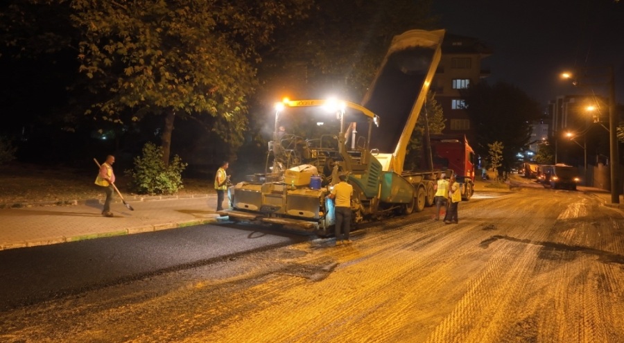 Bursa'da Dikkaldırım Caddesi'nin asfaltı yenilendi