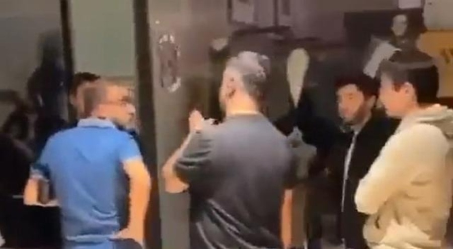 Yeni iPhone AVM'ye helikopterle indirildi, sabah erkenden sıraya girdiler!