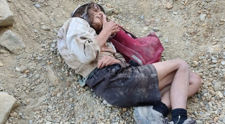 Fransız gezgin kadının hala bilinci kapalı