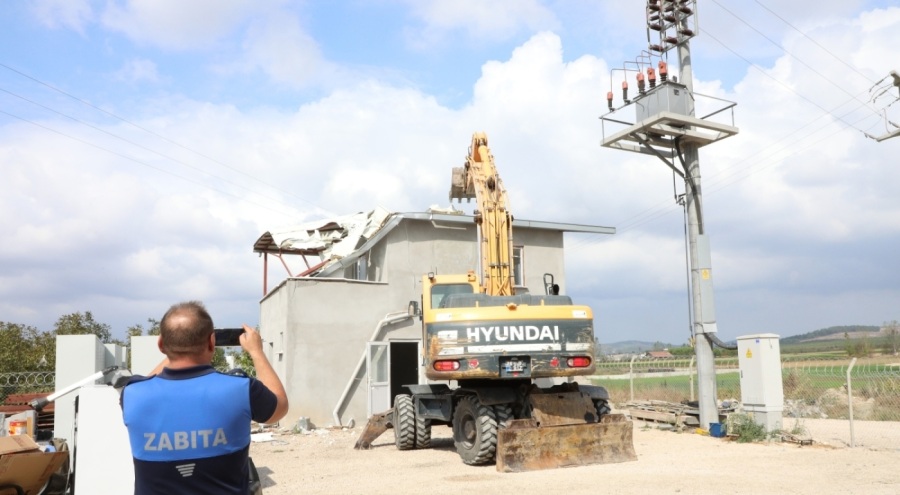 Bursa Mudanya'da kaçak yapılar yıkılıyor