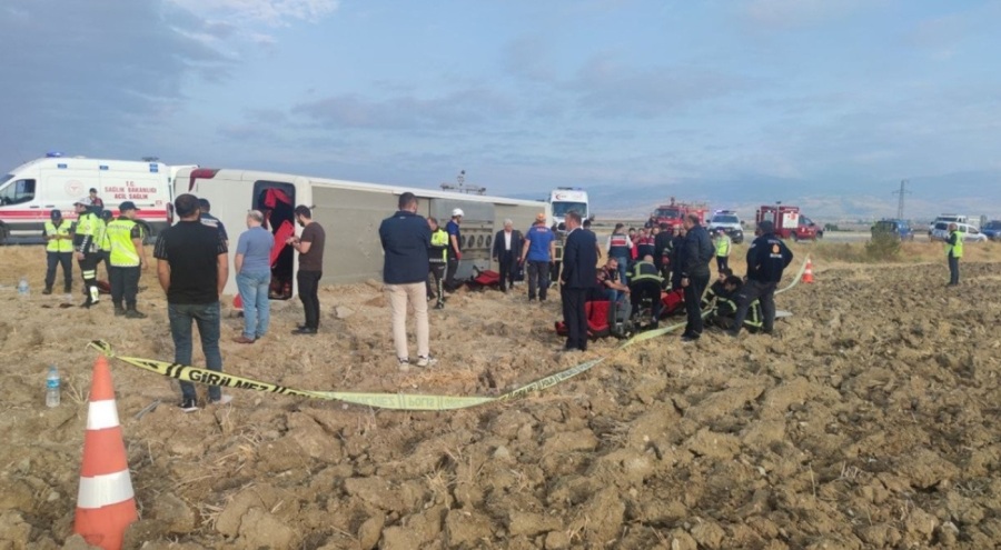 Amasya'da otobüs devrildi! Çok sayıda ölü ve yaralı var