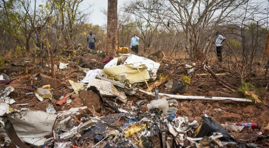 Zimbabve'de uçak düştü: 6 kişi öldü