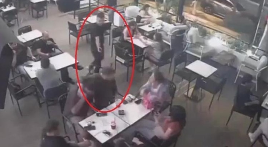 Adana'da kafede dehşet! Sırtından vuruldu