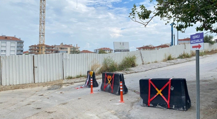 Bursa Mudanya'da yolda yarıklar oluşturan inşaata idari ve yasal işlem başlatıldı