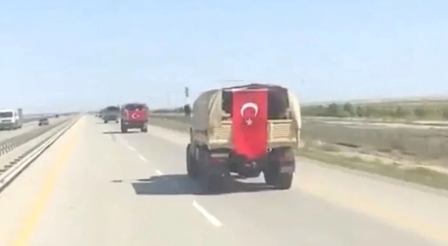 Azerbaycan ordusu Karabağ'a Türk bayrağıyla girdi!