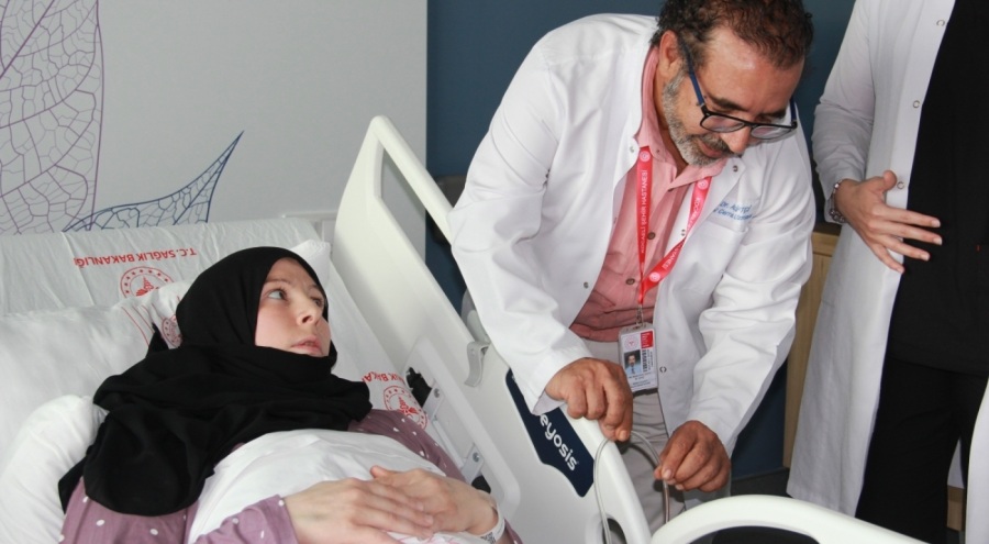 Hamile olduğunu sanıyordu, karnından 15 kilo kist çıktı