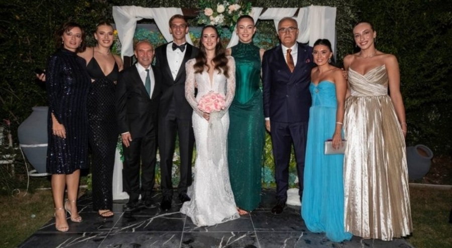 Milli voleybolcu Ayça Aykaç ile antrenör Mert Altıntaş evlendi