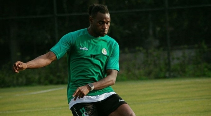 Sakaryasporlu futbolcu trafik kazası geçirdi